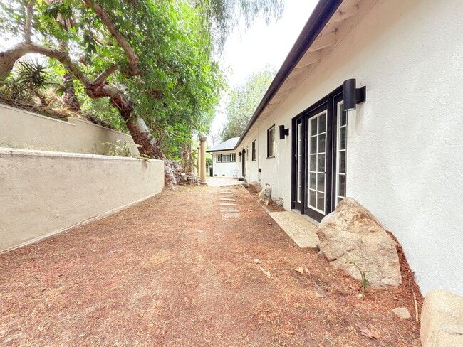 Building Photo - Luxury 3-Bedroom + Bonus Room Home in Gated Shadow Hills Community – Short & Long Term Available