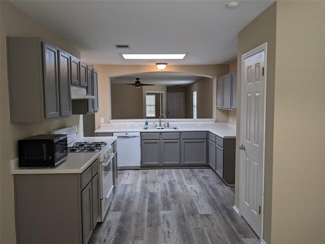 Building Photo - 302 McCarthur Dr