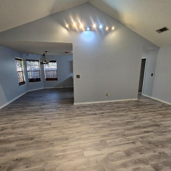 Building Photo - 4265 Antioch Rd