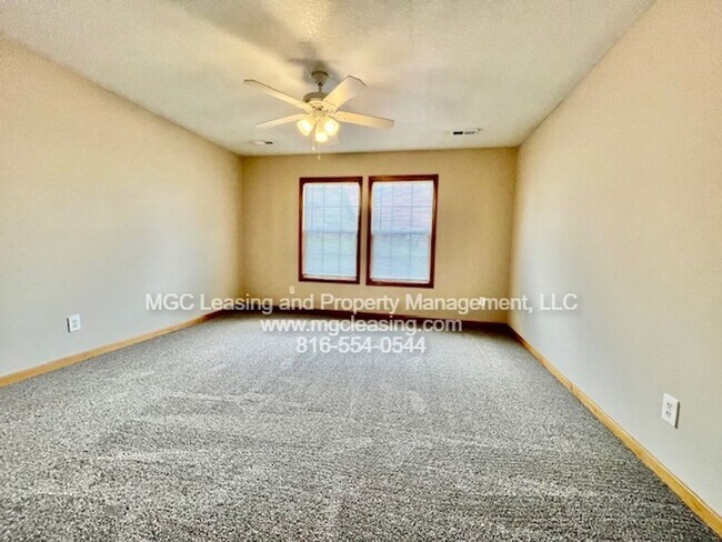 Building Photo - Beautiful Ranch-Style Duplex in Peculiar, MO - Available 09/22/26
