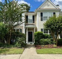 Building Photo - Spacious Townhome with a Private Courtyard in Westbury Park!