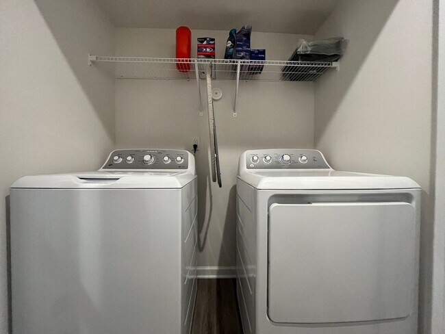 Building Photo - Spacious Townhome Located Minutes From Downtown Greenville!