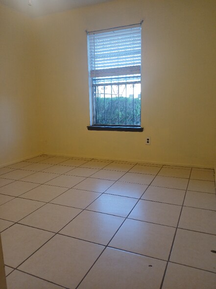 Building Photo - 2623 Dahlgreen Ave