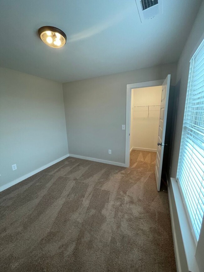 Building Photo - Home for Rent in Calera, AL!!! Available to View Now!!!