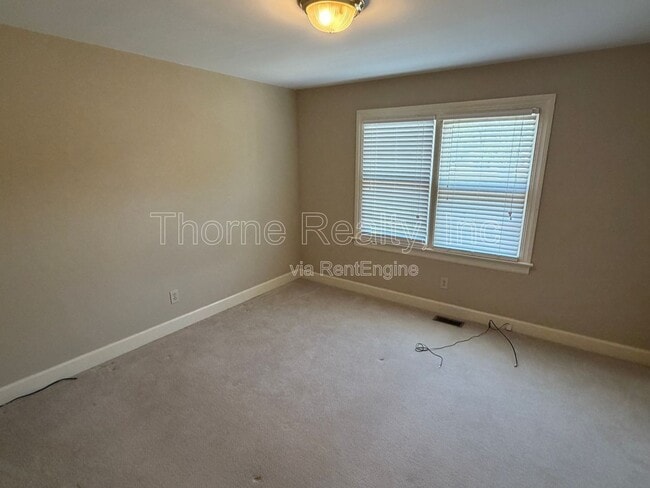 Building Photo - 300 Windermere Cir