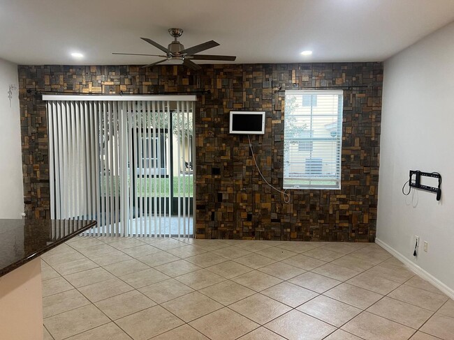 Building Photo - Beautiful 3 Bed 2.5 Bath Home for Rent in ...