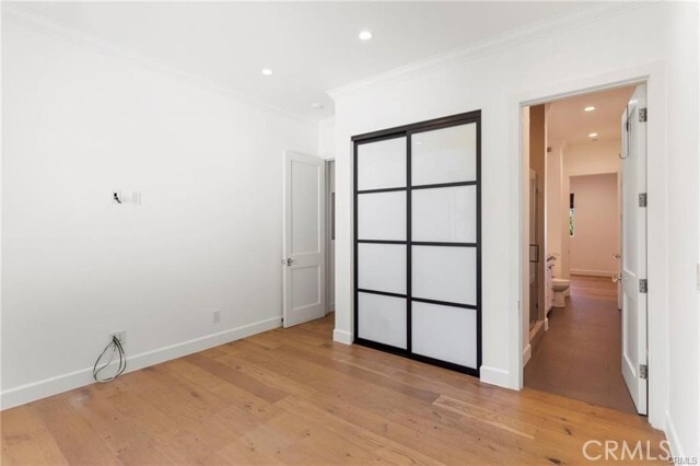 Building Photo - 5537 Vanalden Ave