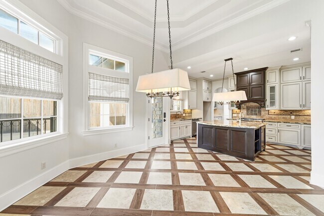 Building Photo - 5637 Overbrook Ln