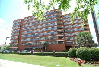 Building Photo - wh206