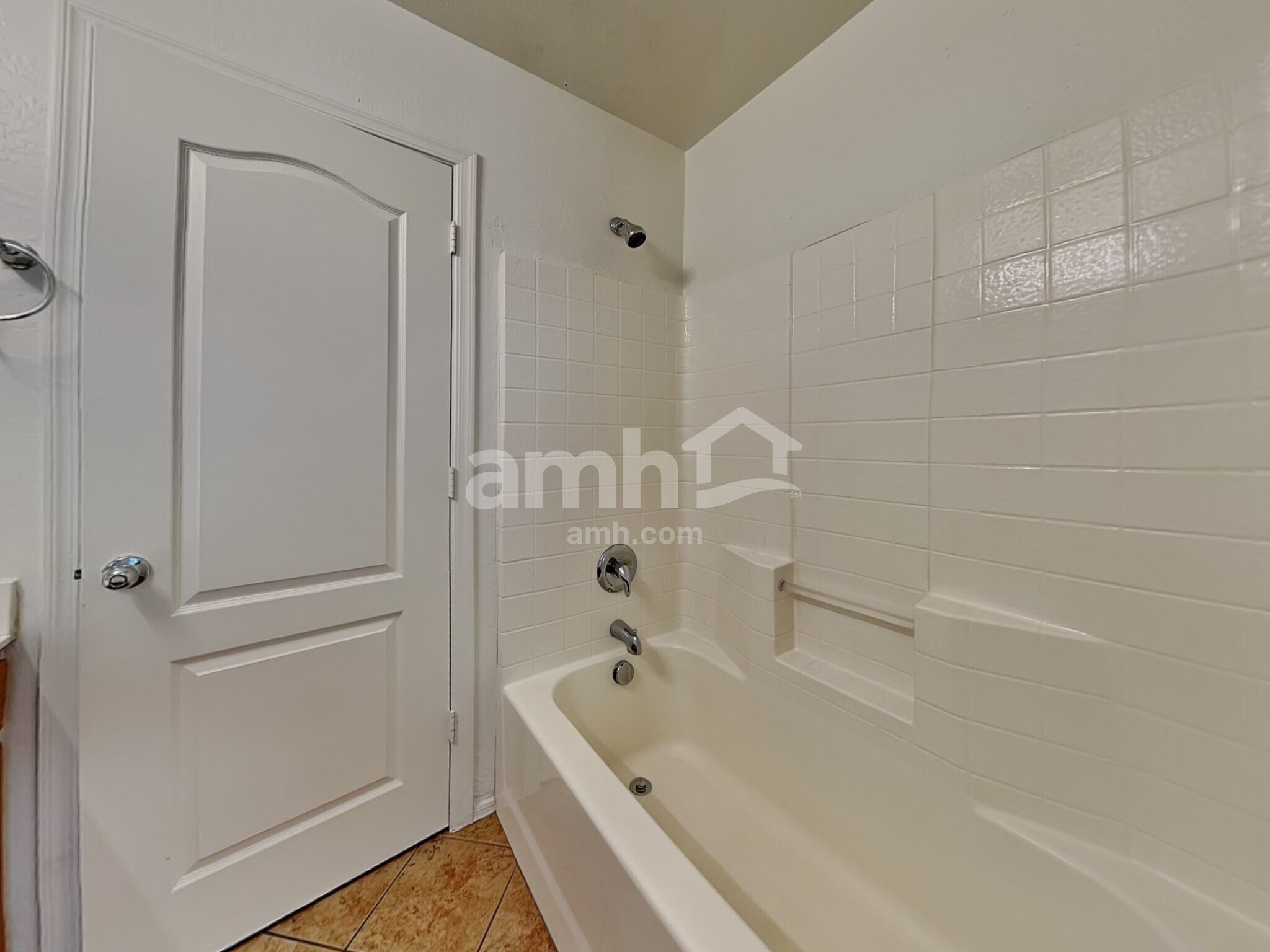 Building Photo - 6208 S 52nd Dr