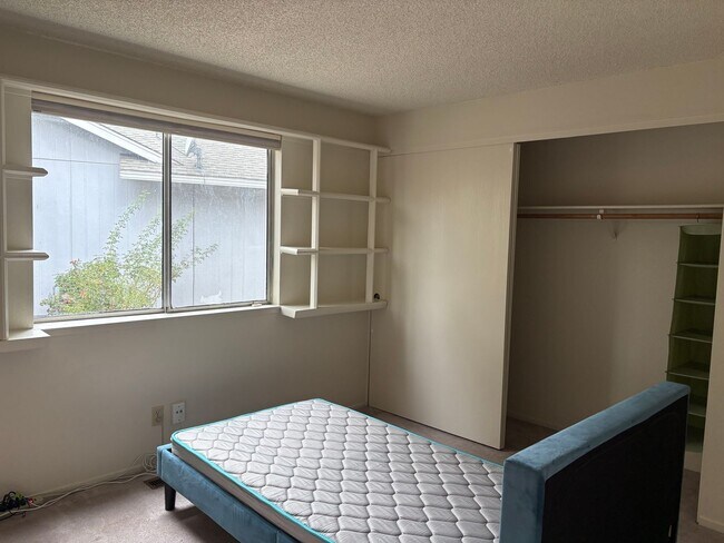 Building Photo - 3 Bedroom Home in Sparks!