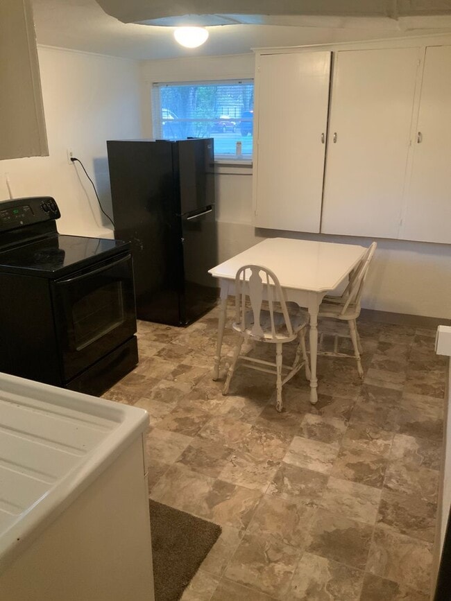 Building Photo - Great 1 Bedroom Apartment Near Downtown