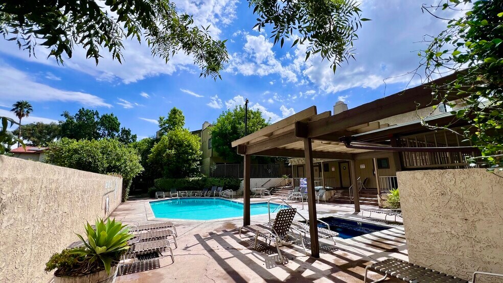 pool, spa, sauna area - 15061 Sherman Way