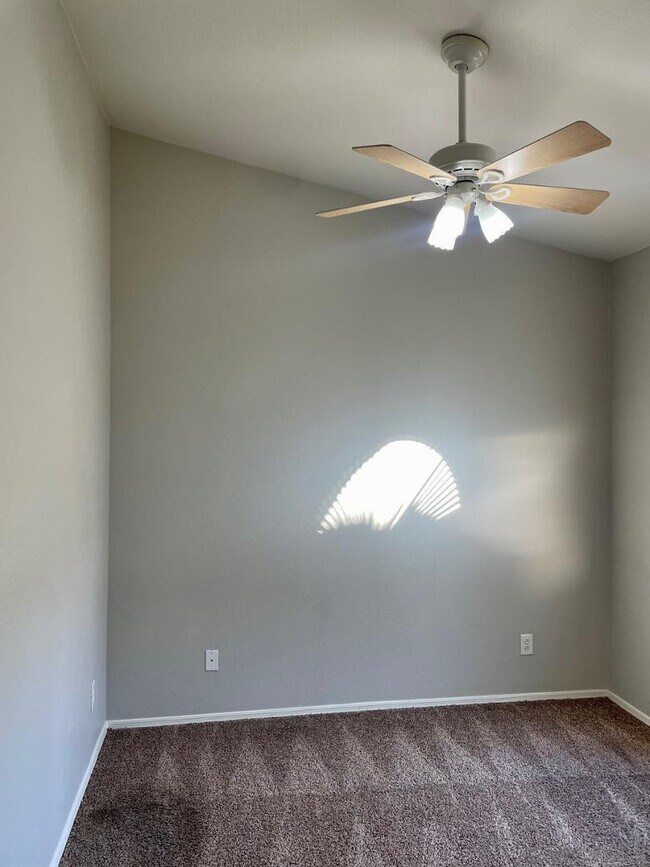 Building Photo - 2422 E Remington Pl