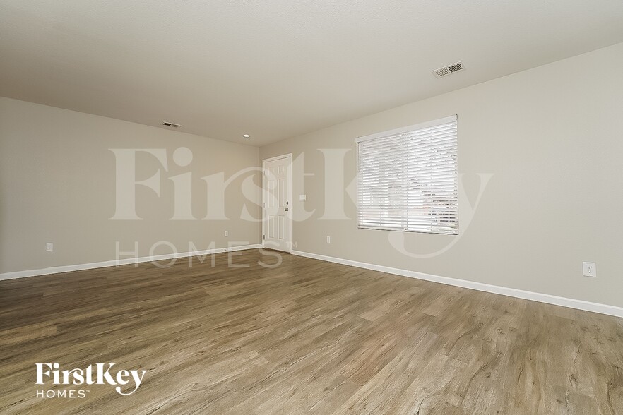 Building Photo - 10123 Elm Ct