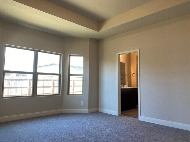 Building Photo - 716 Red Barn Bnd