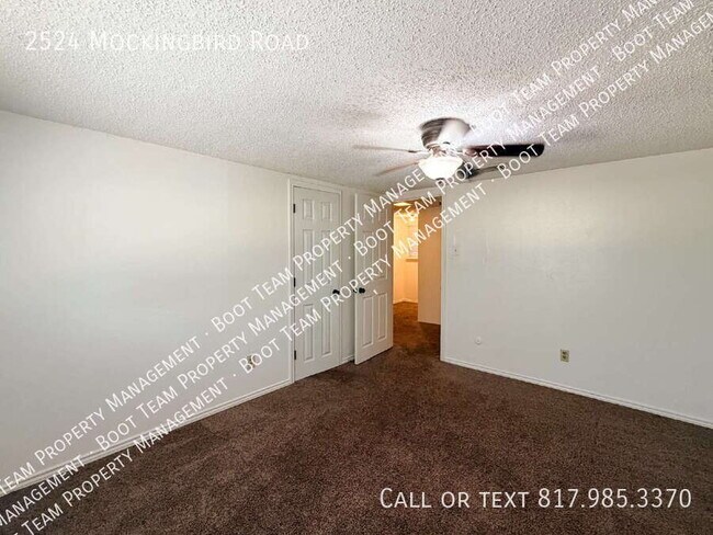Building Photo - 2524 Mockingbird Rd