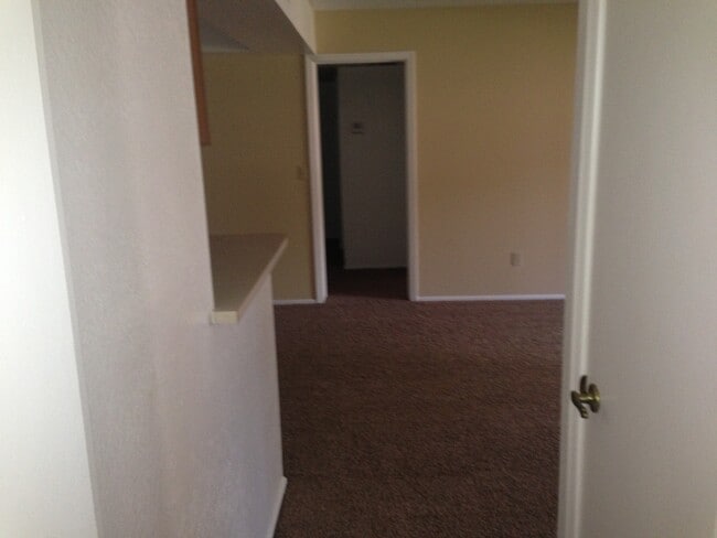 Building Photo - **COMFY 2 BEDROOM/2 FULL BATHROOM CONDO IN...