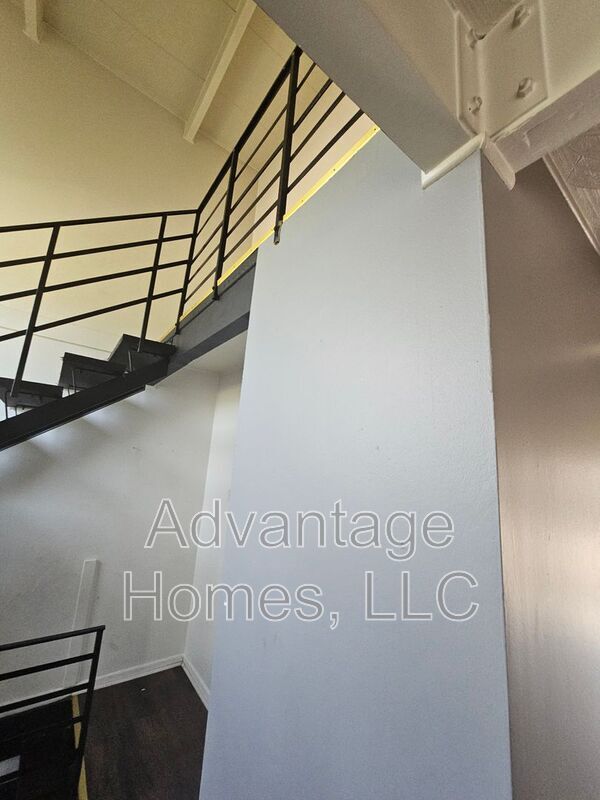 Building Photo - 827 N 70th Terrace