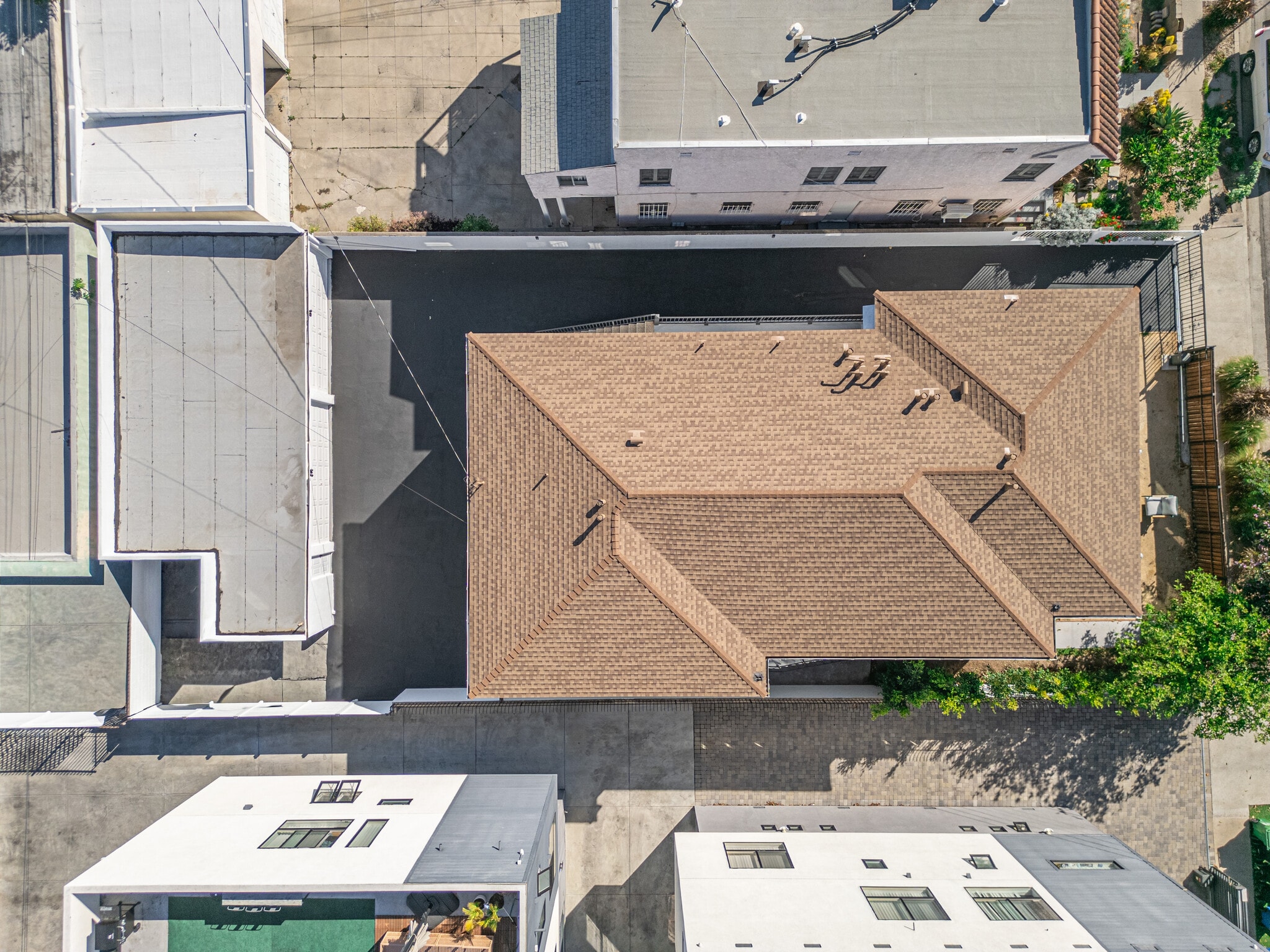 Building Photo - 2046 Burnside Ave