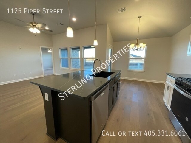 Building Photo - 1125 Piper St