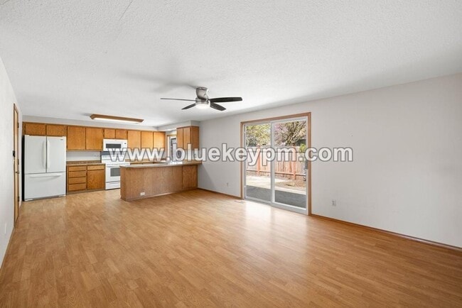 Building Photo - 3 Bed, 2 Bath Home in Wilsonville on a Cul...