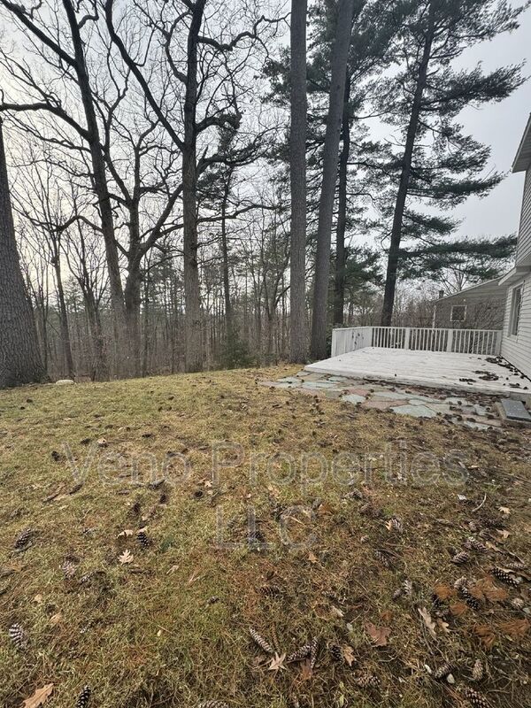 Building Photo - 15 Rivercrest Dr