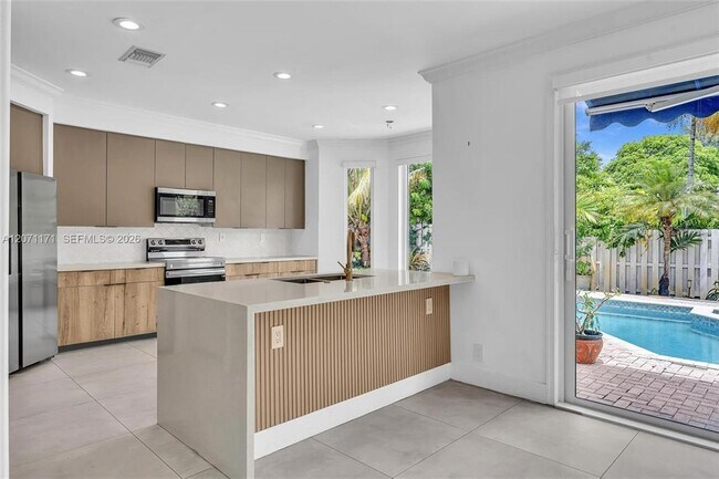 Building Photo - 3433 SW 52nd Ct