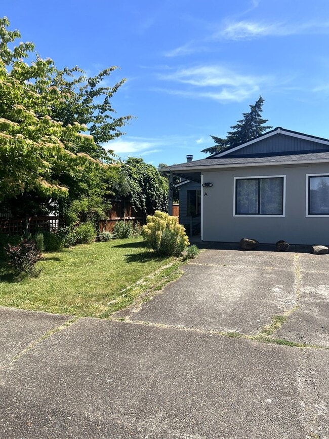 Building Photo - Pardee Duplex (A &amp; B)