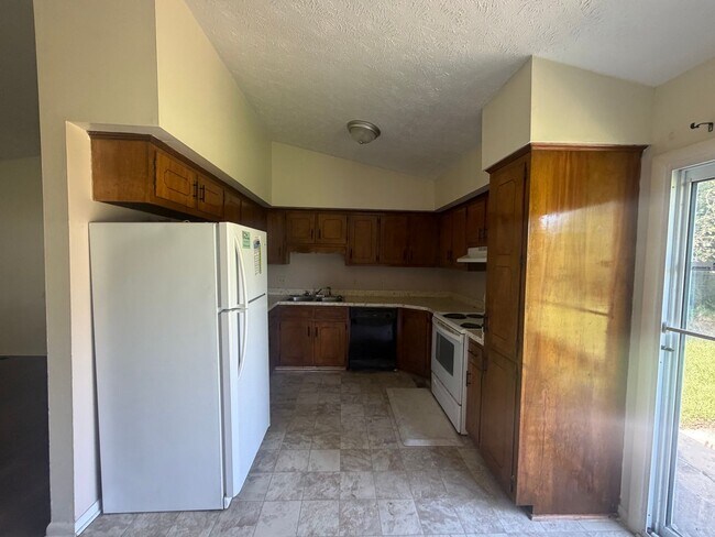 Building Photo - 1855 Berriedale Dr