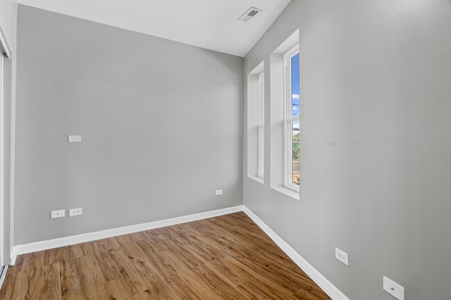 Building Photo - 2514 S Blue Island Ave