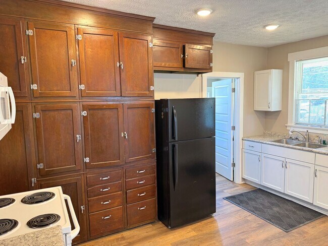 Building Photo - 3 Bedroom Home in Downtown Hamilton