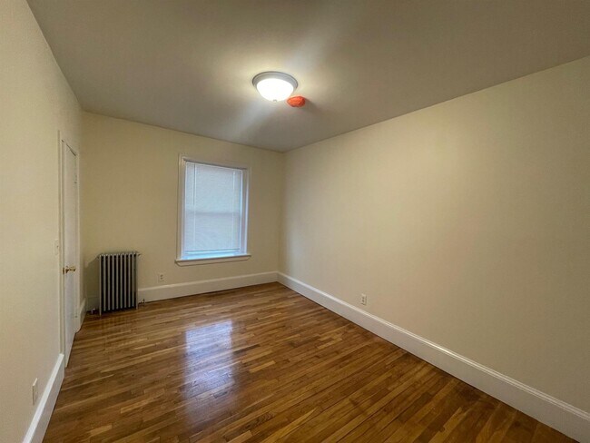 Building Photo - 10 Cypress St