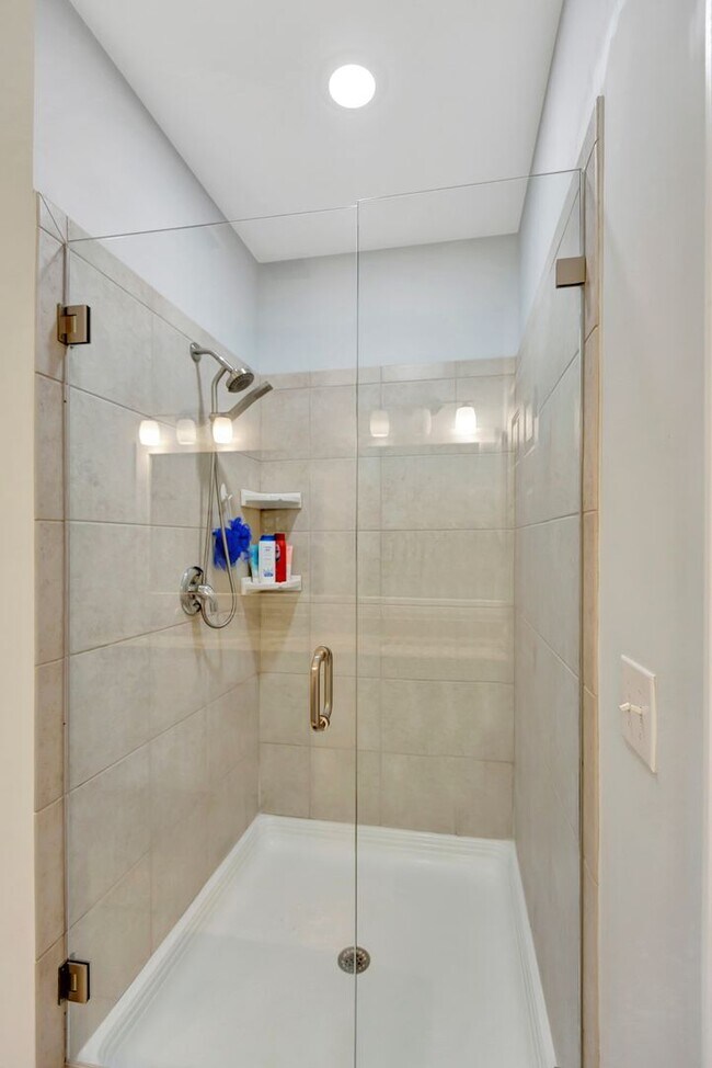Building Photo - Immaculate Townhome in Dunes West