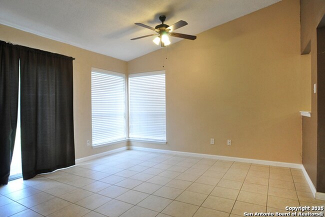 Building Photo - 3 Bedroom/2 Bath Ridge Creek Subdivision