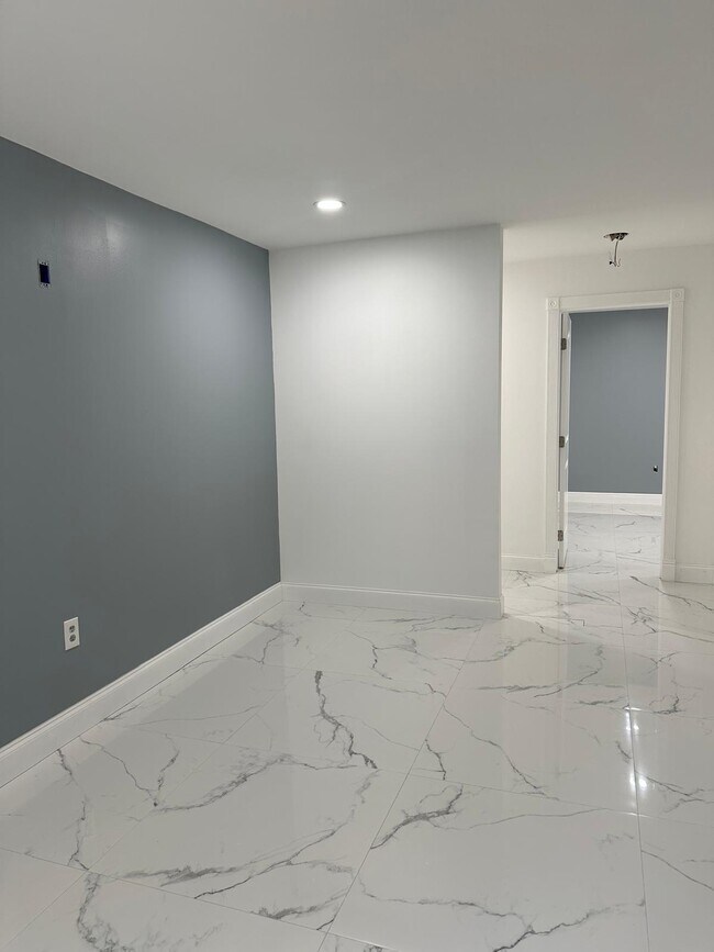 Building Photo - 935 34th Ave