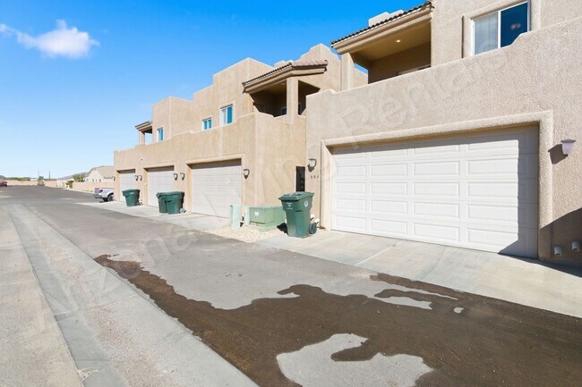 Building Photo - CENTRALLY LOCATED LA COSTA TOWNHOME