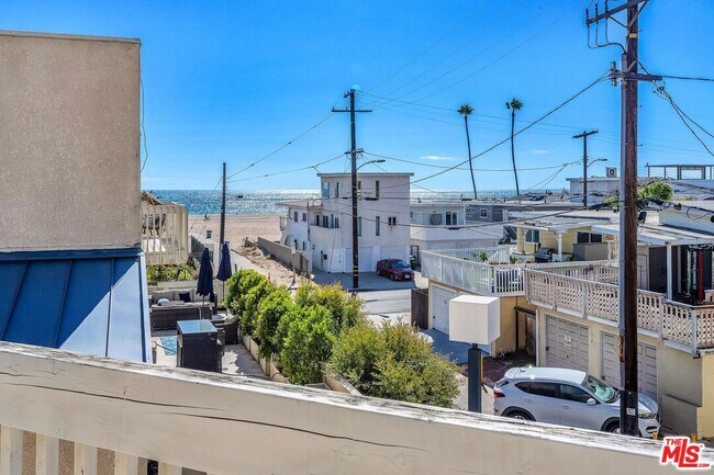 Building Photo - 7301 Vista Del Mar