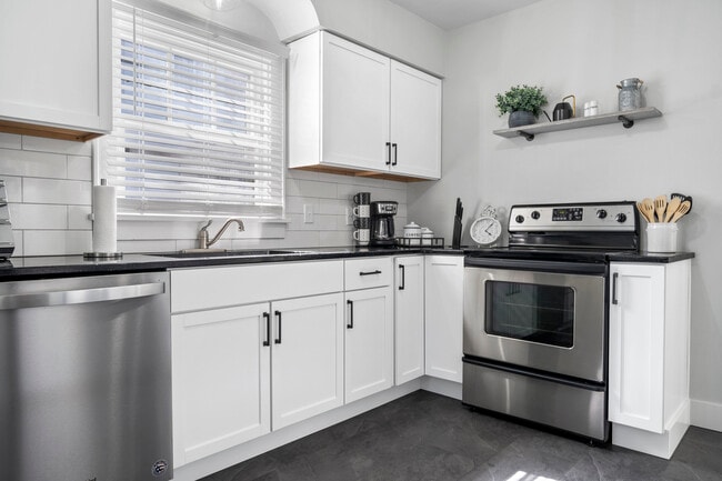 Building Photo - 1223 E Oakland Ave