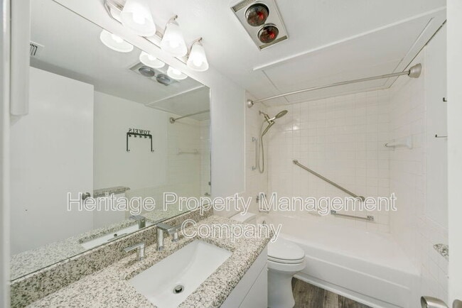 Building Photo - 8401 N New Braunfels Ave