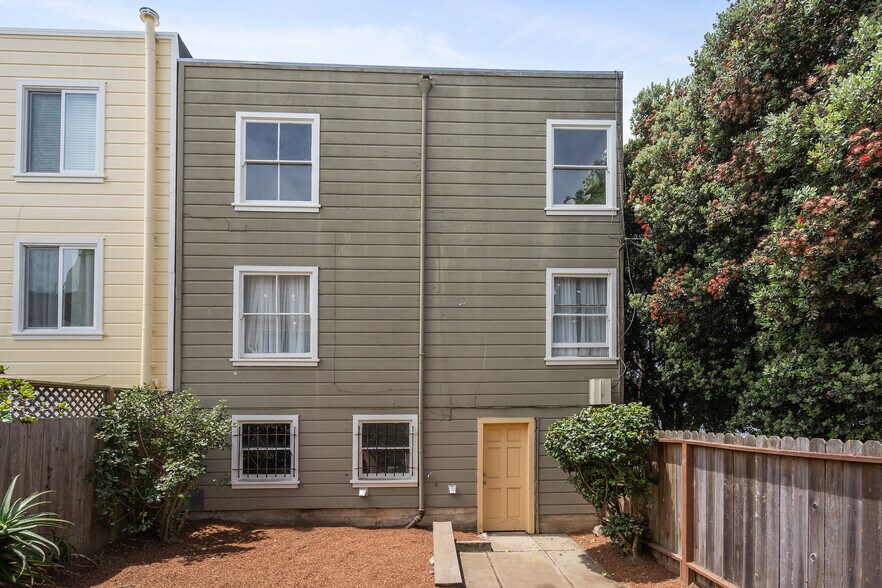 Building Photo - 196 Jules Ave