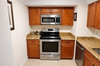 Building Photo - 5600 N Flagler Dr
