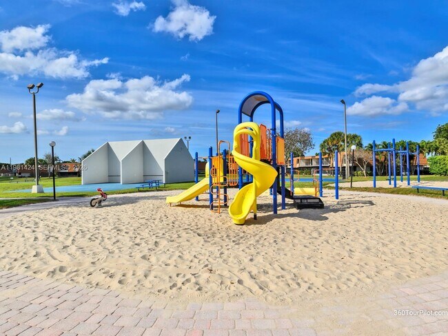 Building Photo - 1663 E Harmony Lake Cir