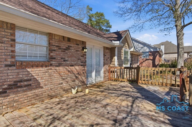 Building Photo - 880 Oio Pl