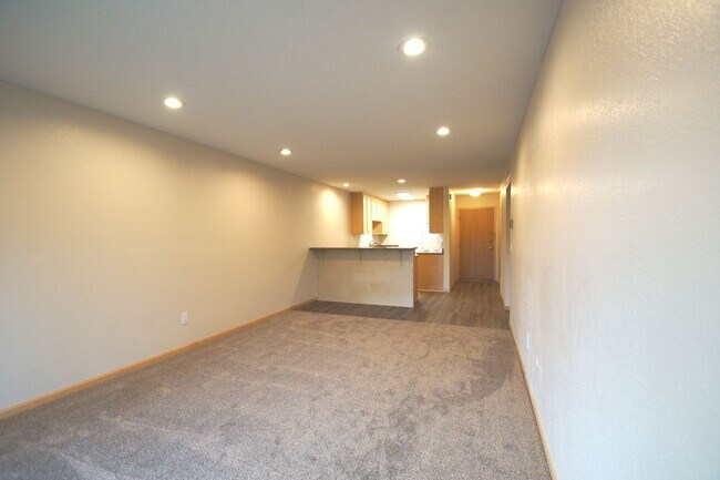 Building Photo - Pinto Suite