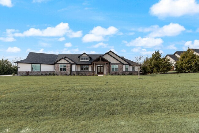 Building Photo - Lovely Custom Home in Beautiful Nevada!