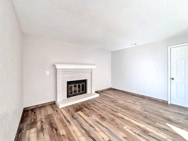 Building Photo - 8240 Lythrum Dr