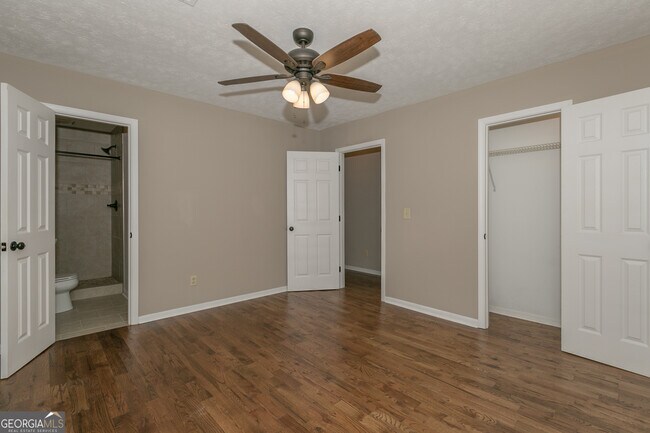 Building Photo - 1181 Glades Rd