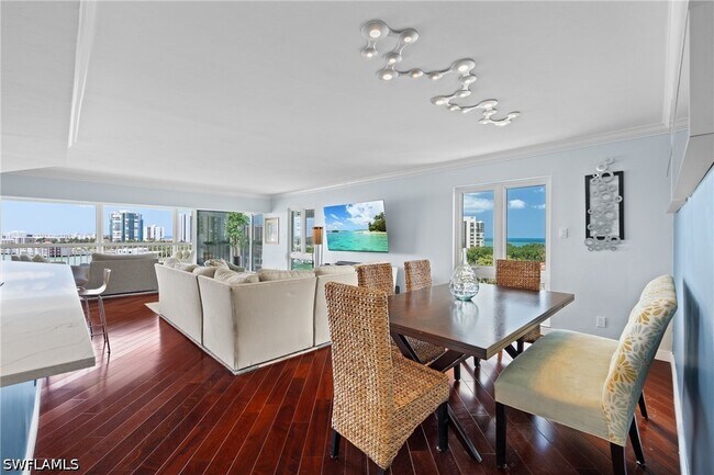 Building Photo - 250 Park Shore Dr