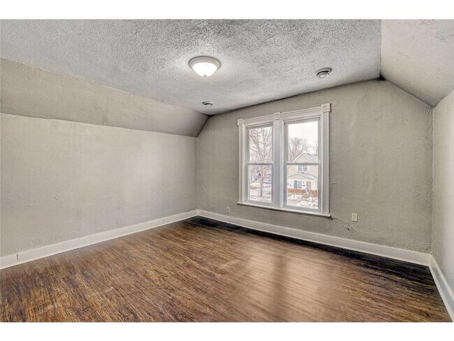 Building Photo - 911 Sims Ave